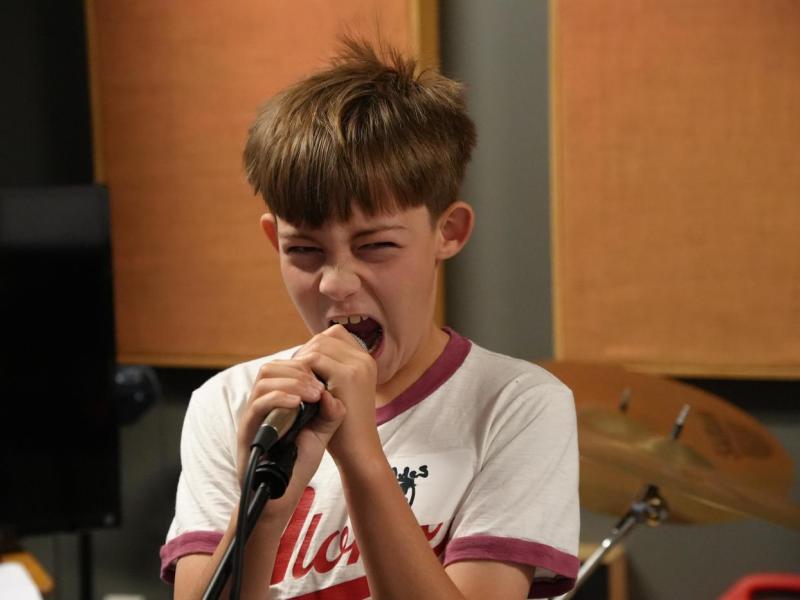 camper sings